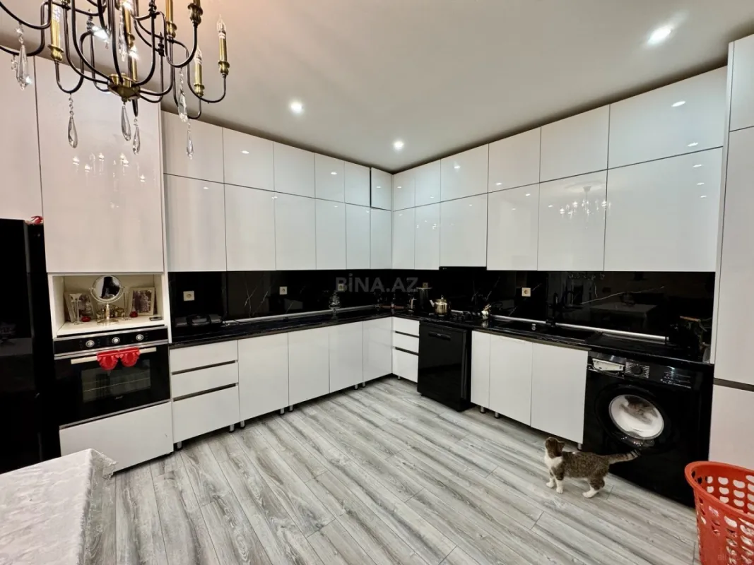 Satılır 4 otaqlı həyət evi 200 m²