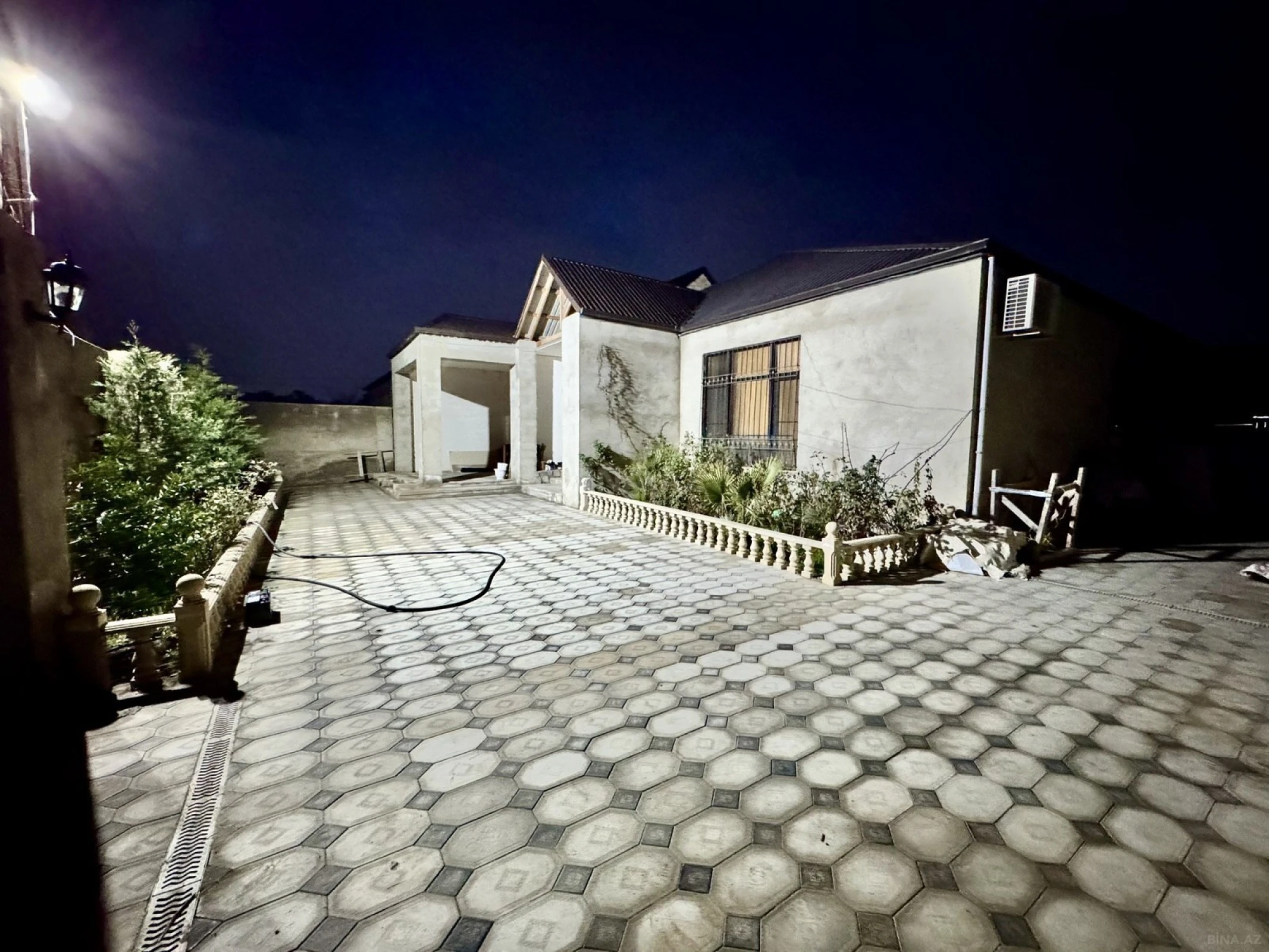 Satılır 4 otaqlı həyət evi 200 m²