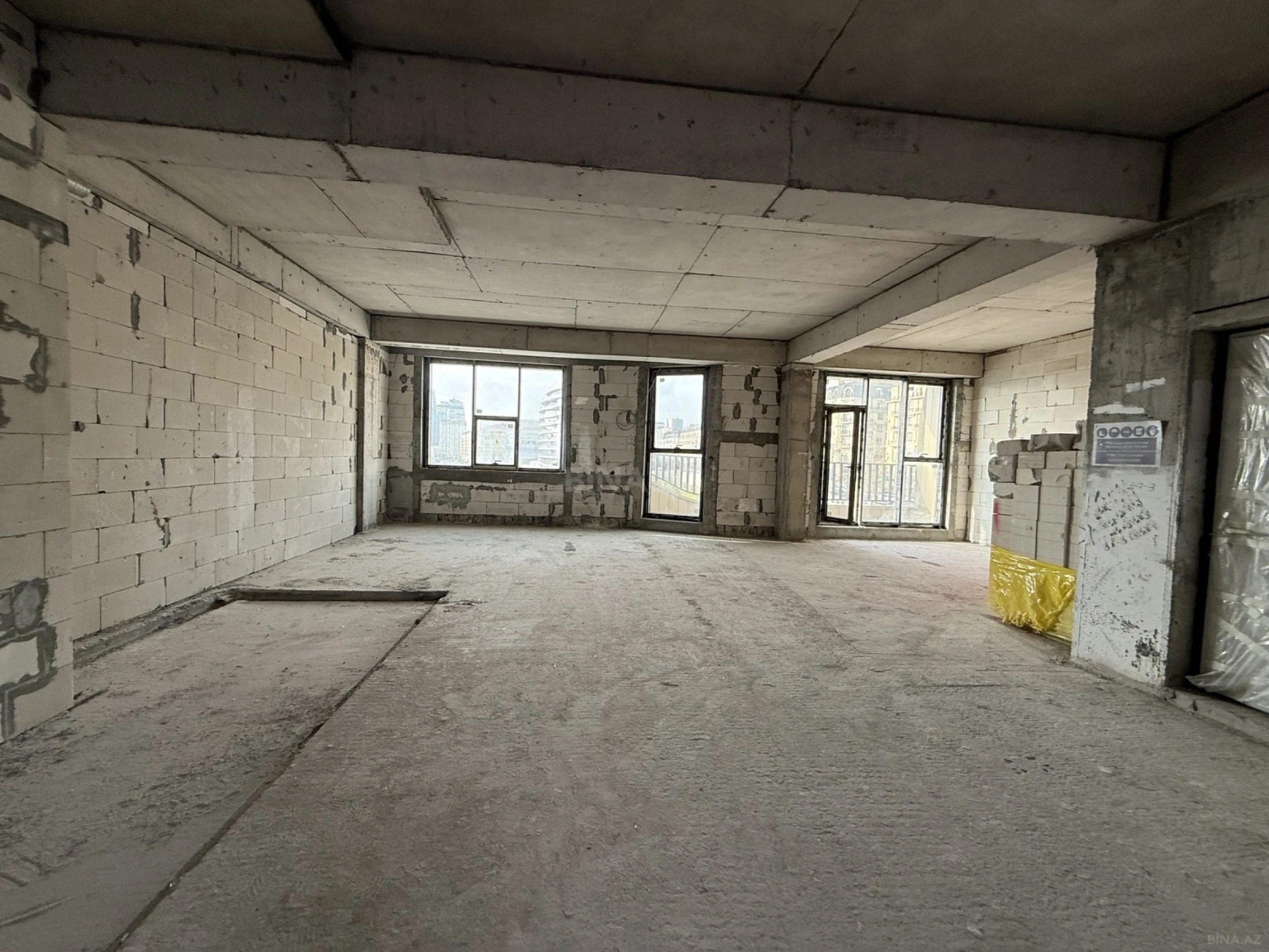 Satılır 3 otaqlı mənzil 140 m²