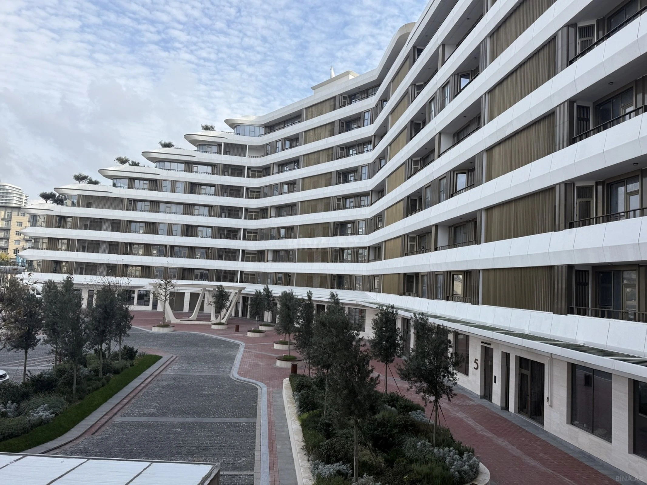 Satılır 3 otaqlı mənzil 140 m²