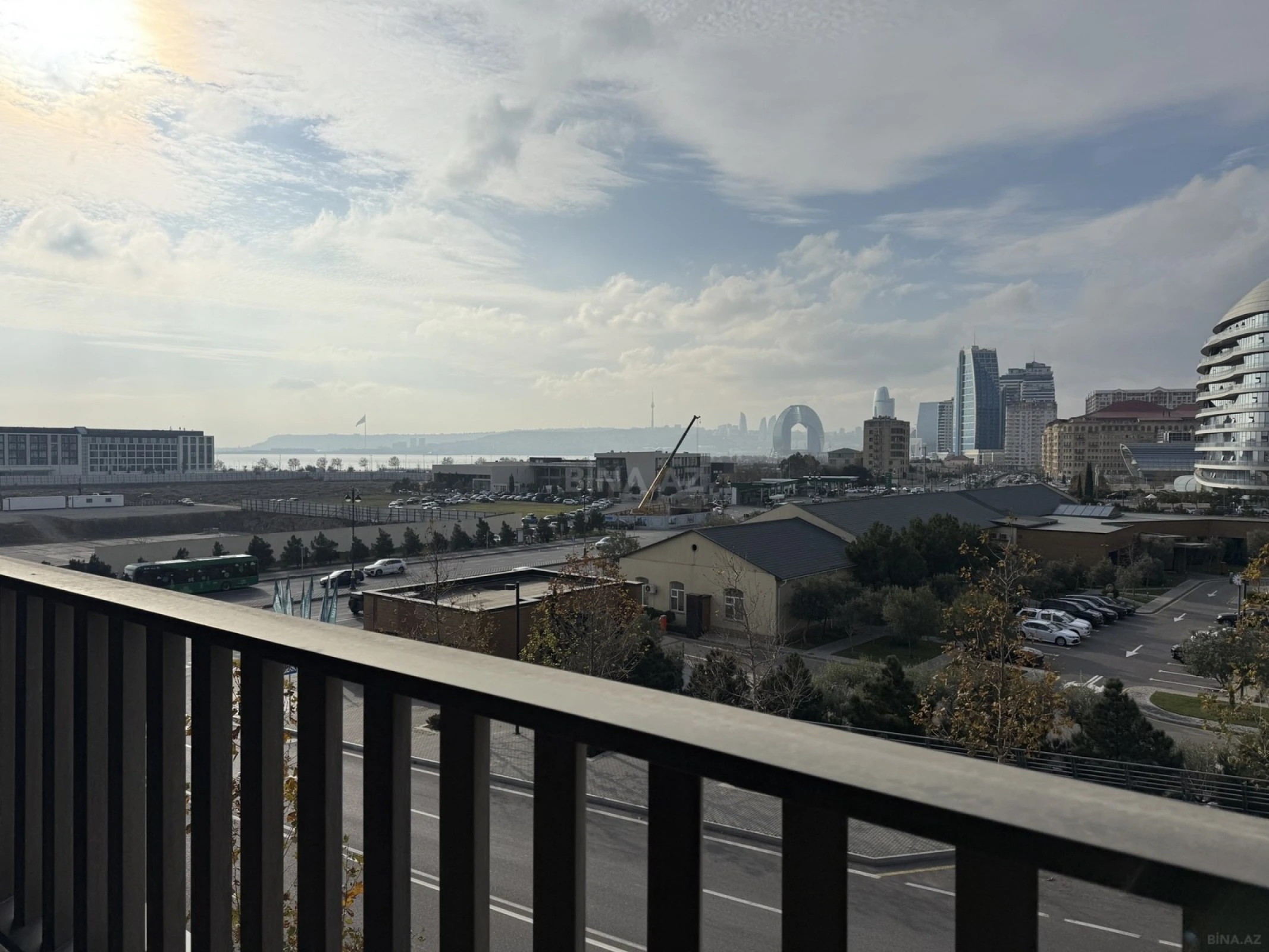 Satılır 3 otaqlı mənzil 140 m²