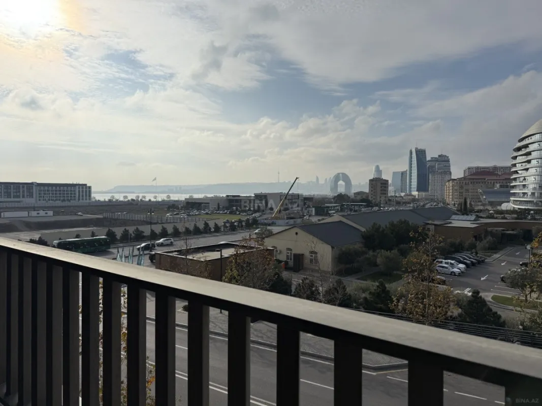 Satılır 3 otaqlı mənzil 140 m²