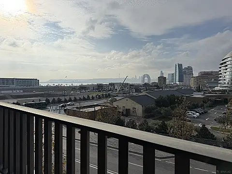 Satılır 3 otaqlı mənzil 140 m²