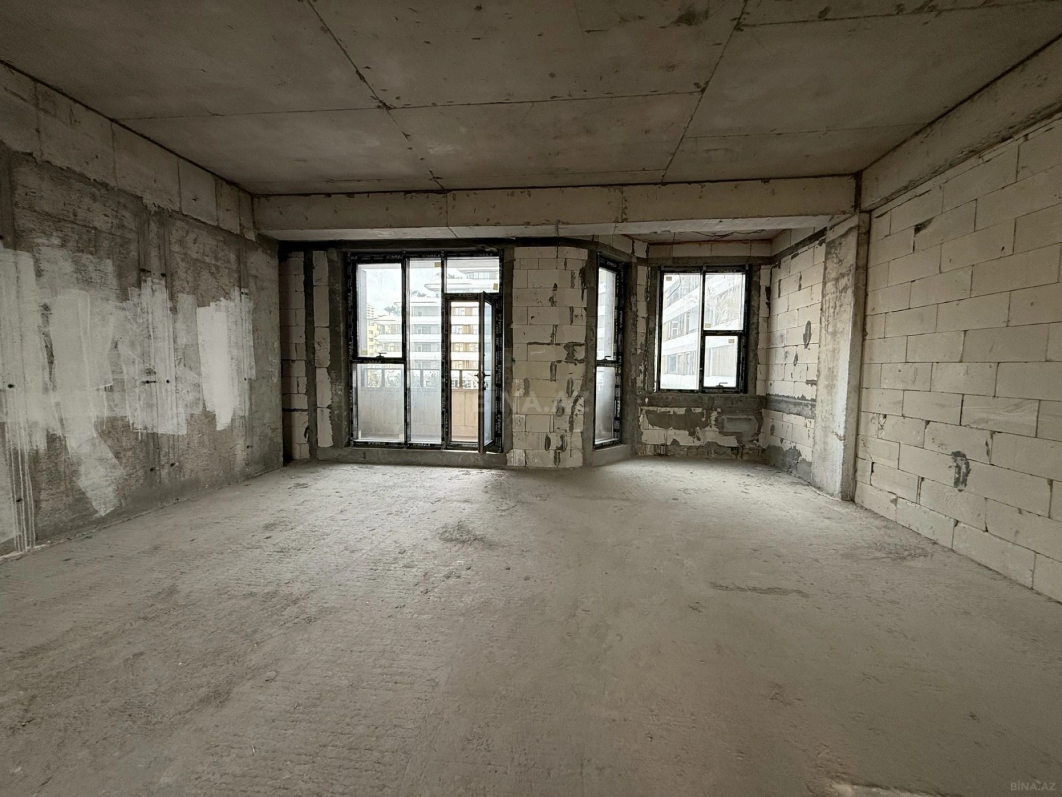 Satılır 3 otaqlı mənzil 140 m²