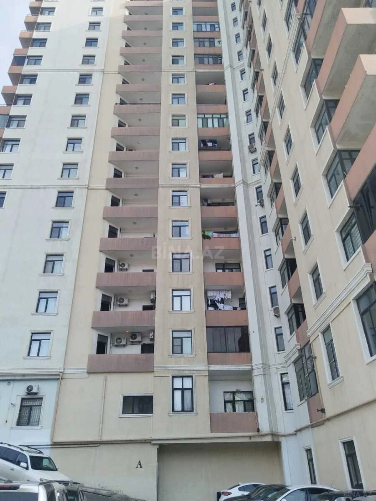 Satılır 2 otaqlı mənzil 121.4 m²