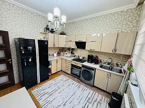 Satılır 6 otaqlı həyət evi 190 m²