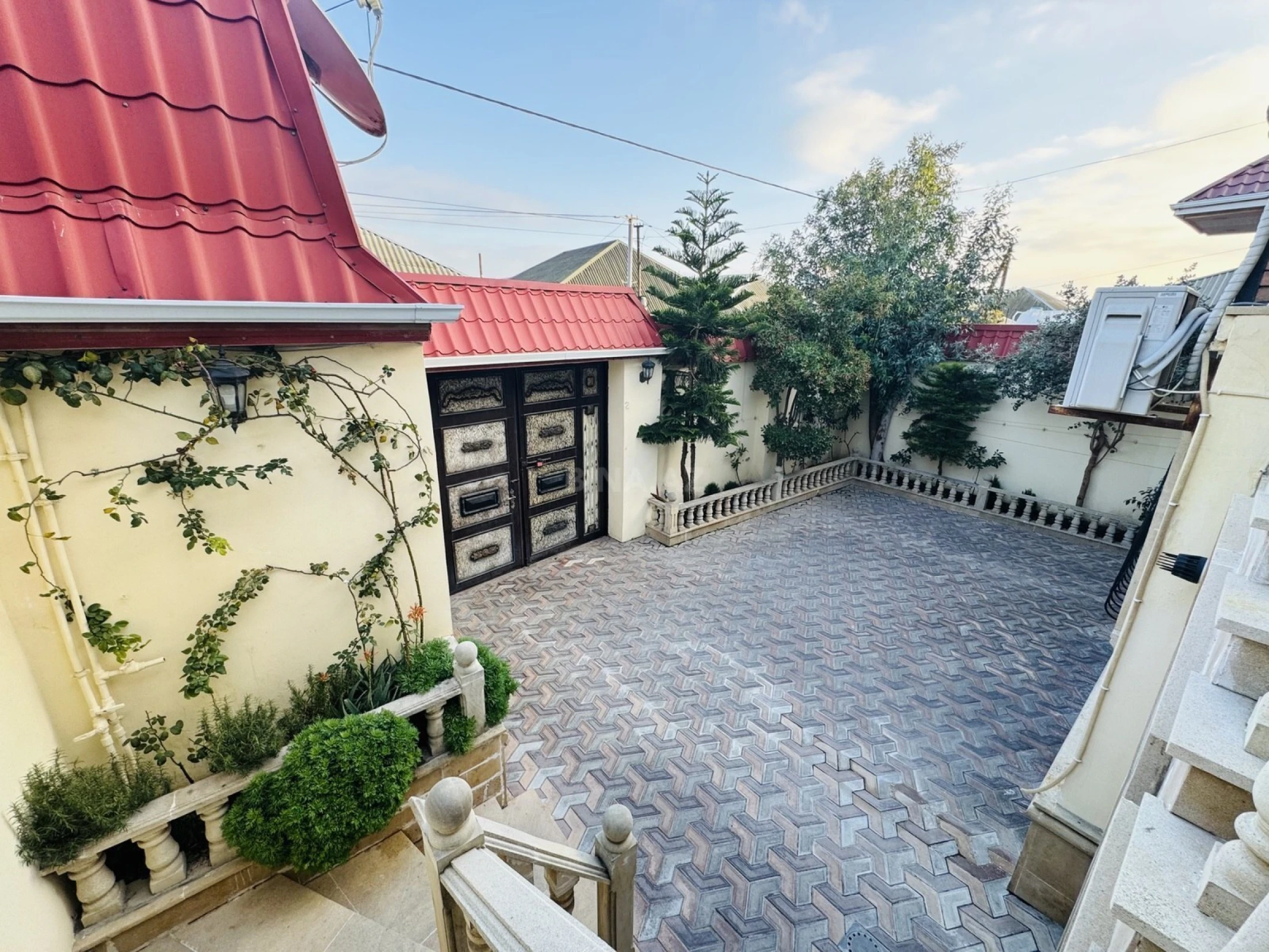 Satılır 6 otaqlı həyət evi 190 m²