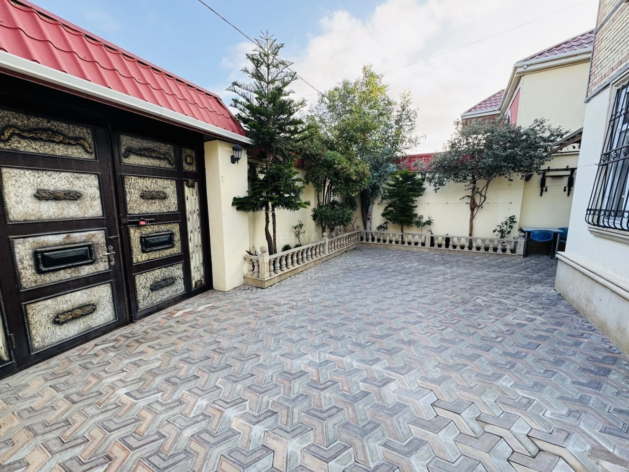 Satılır 6 otaqlı həyət evi 190 m²