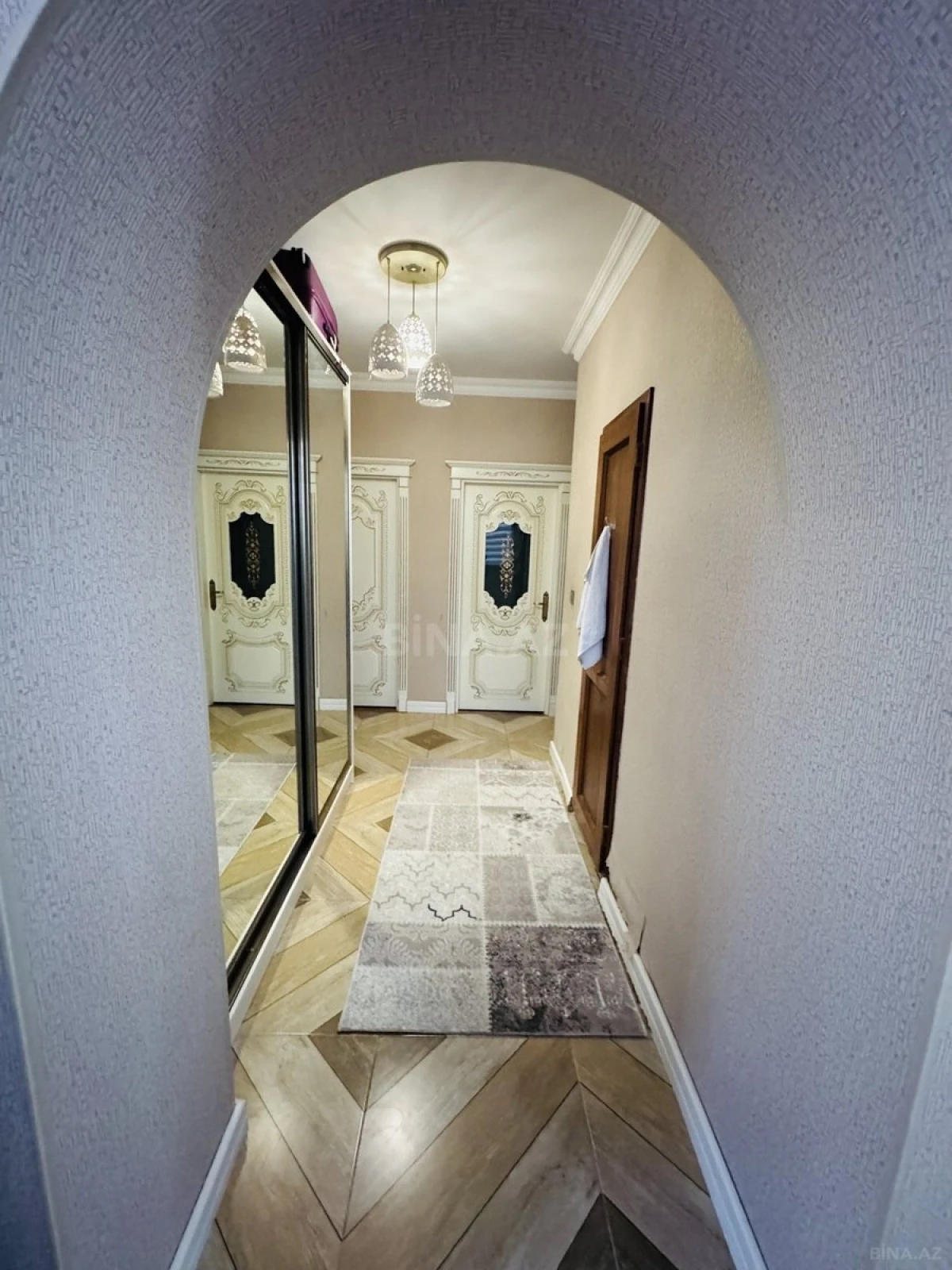 Satılır 6 otaqlı həyət evi 190 m²