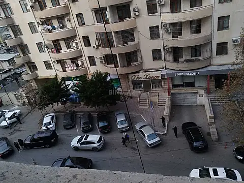 Satılır 3 otaqlı mənzil 138 m²