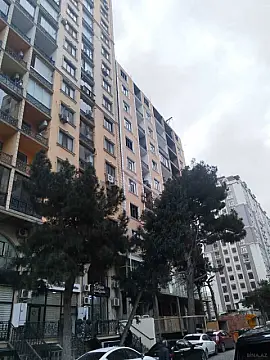 Satılır 3 otaqlı mənzil 138 m²