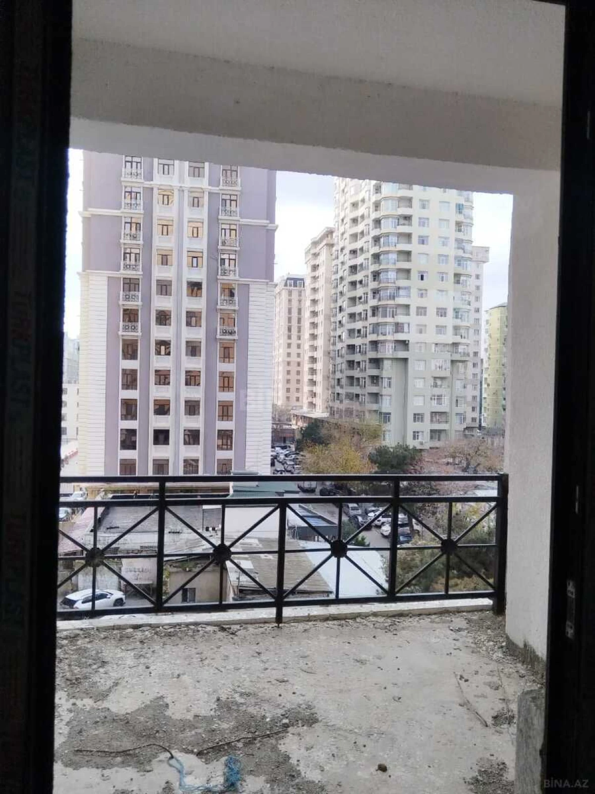 Satılır 3 otaqlı mənzil 138 m²