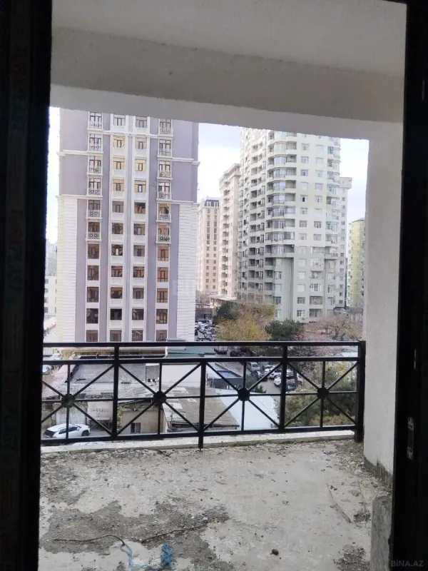 Satılır 3 otaqlı mənzil 138 m²
