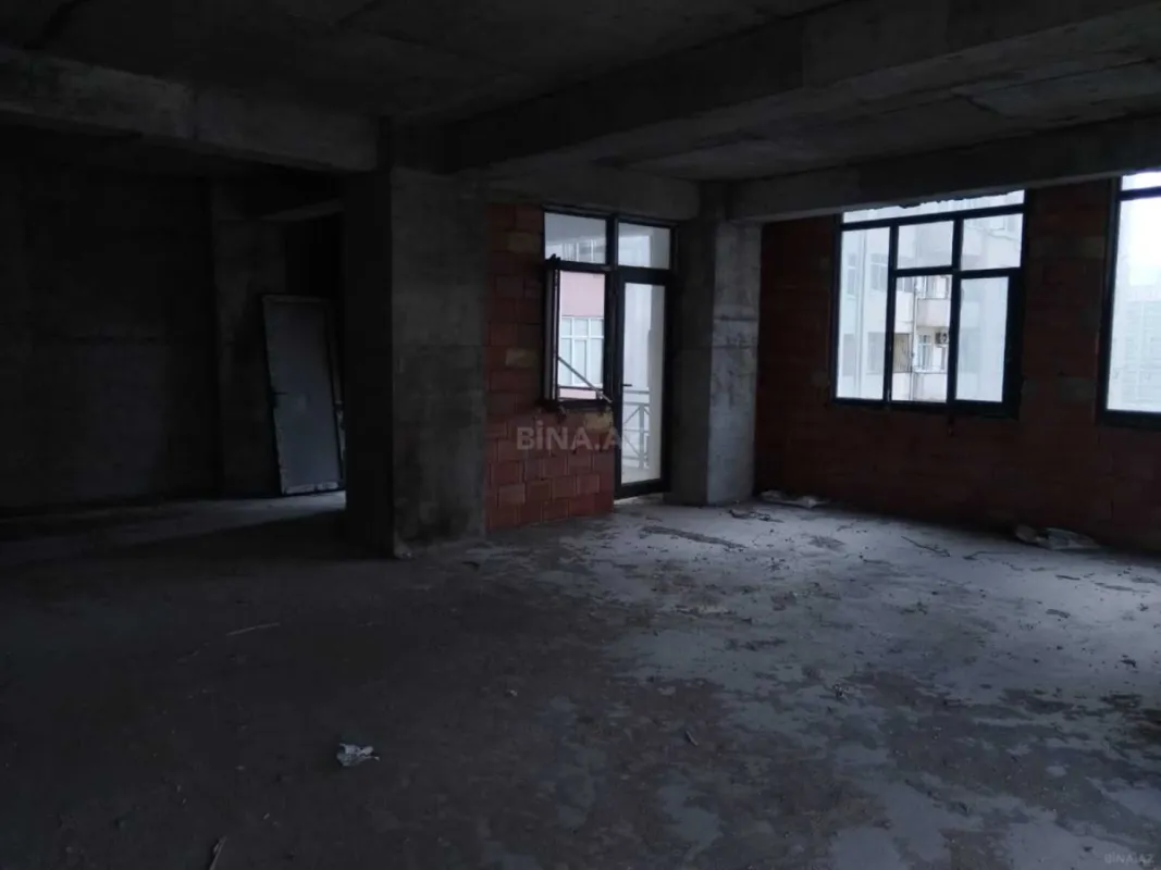 Satılır 3 otaqlı mənzil 138 m²