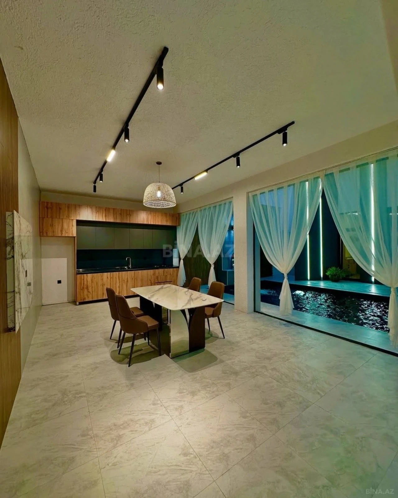 Kirayə verilir 4 otaqlı həyət evi 250 m²