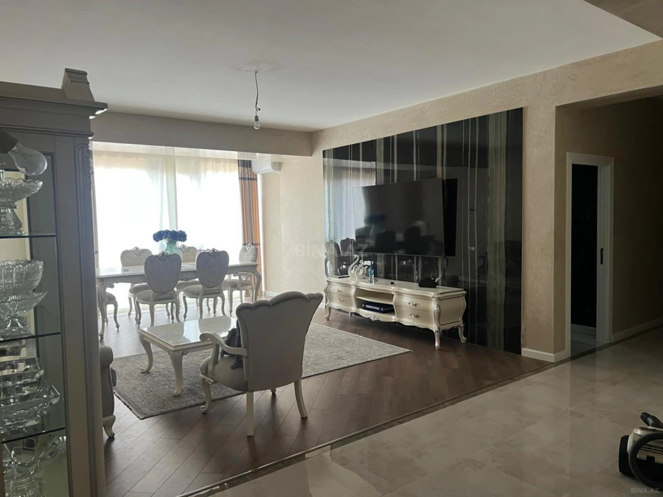 Satılır 4 otaqlı mənzil 150 m²