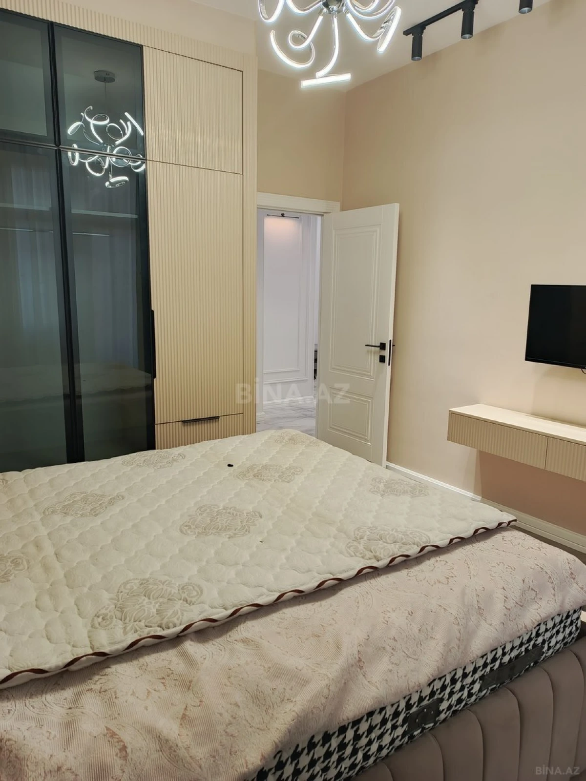 Satılır 2 otaqlı mənzil 69 m²