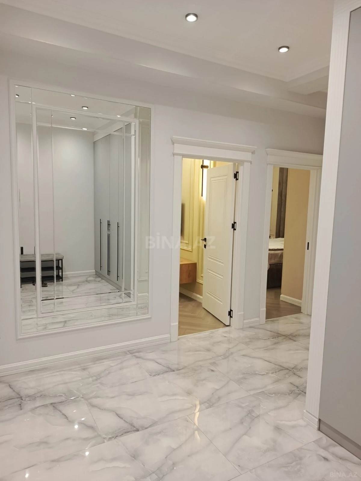 Satılır 2 otaqlı mənzil 69 m²