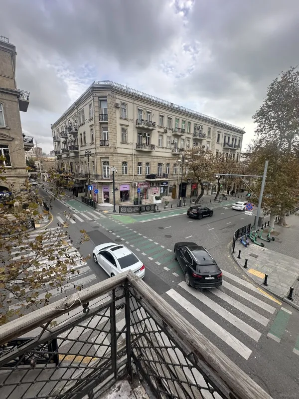 Kirayə verilir 2 otaqlı mənzil 60 m²