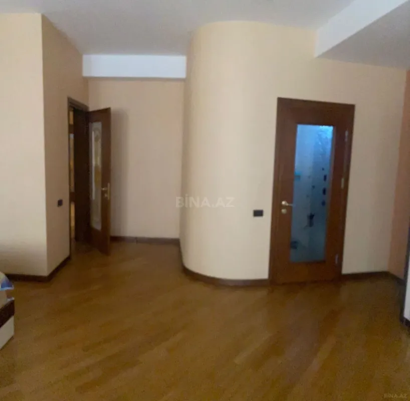 Kirayə verilir 6 otaqlı həyət evi 250 m²