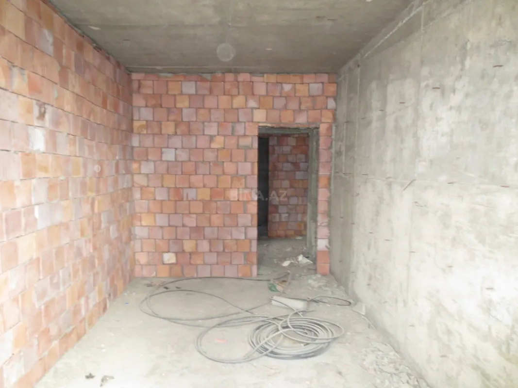 Satılır 2 otaqlı mənzil 76 m²