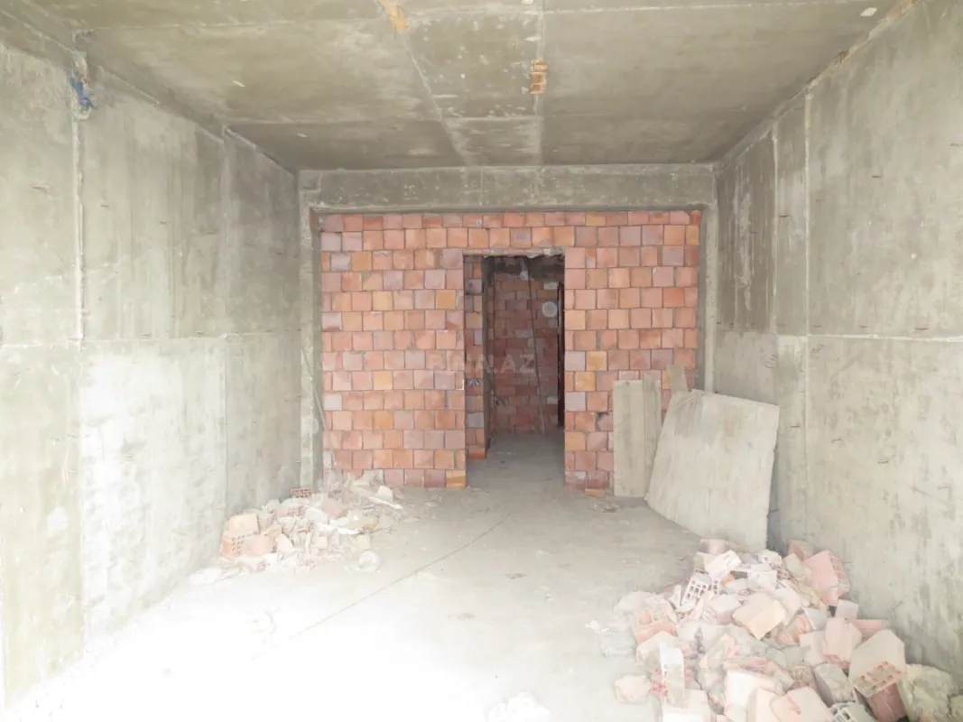 Satılır 2 otaqlı mənzil 76 m²