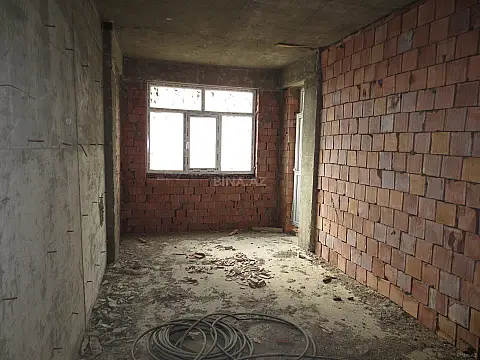 Satılır 2 otaqlı mənzil 76 m²