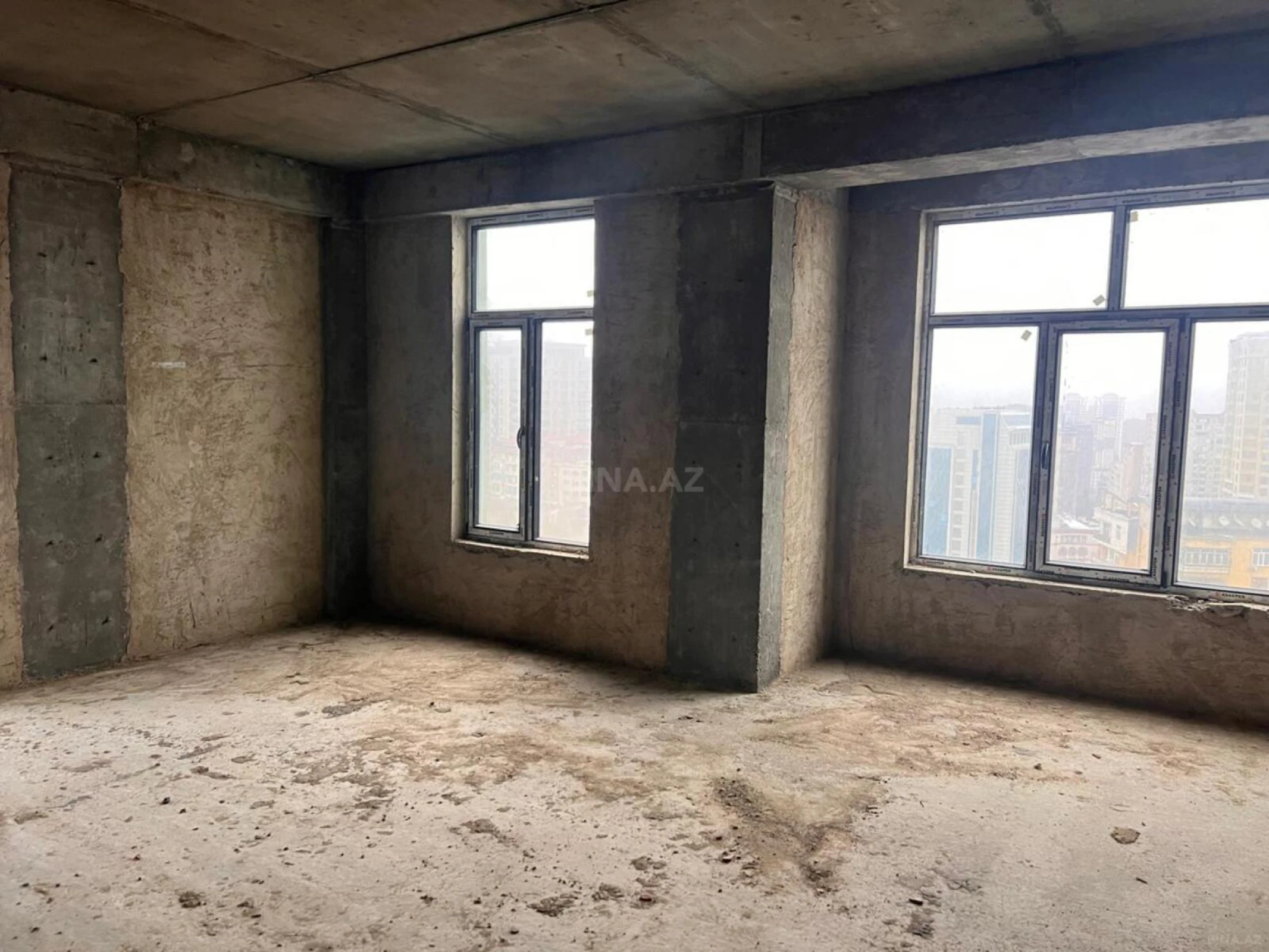 Satılır 3 otaqlı mənzil 146 m²