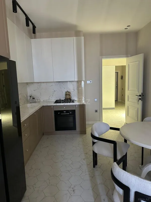 Kirayə verilir 3 otaqlı mənzil 150 m²