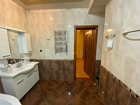 Kirayə verilir 3 otaqlı mənzil 139 m²