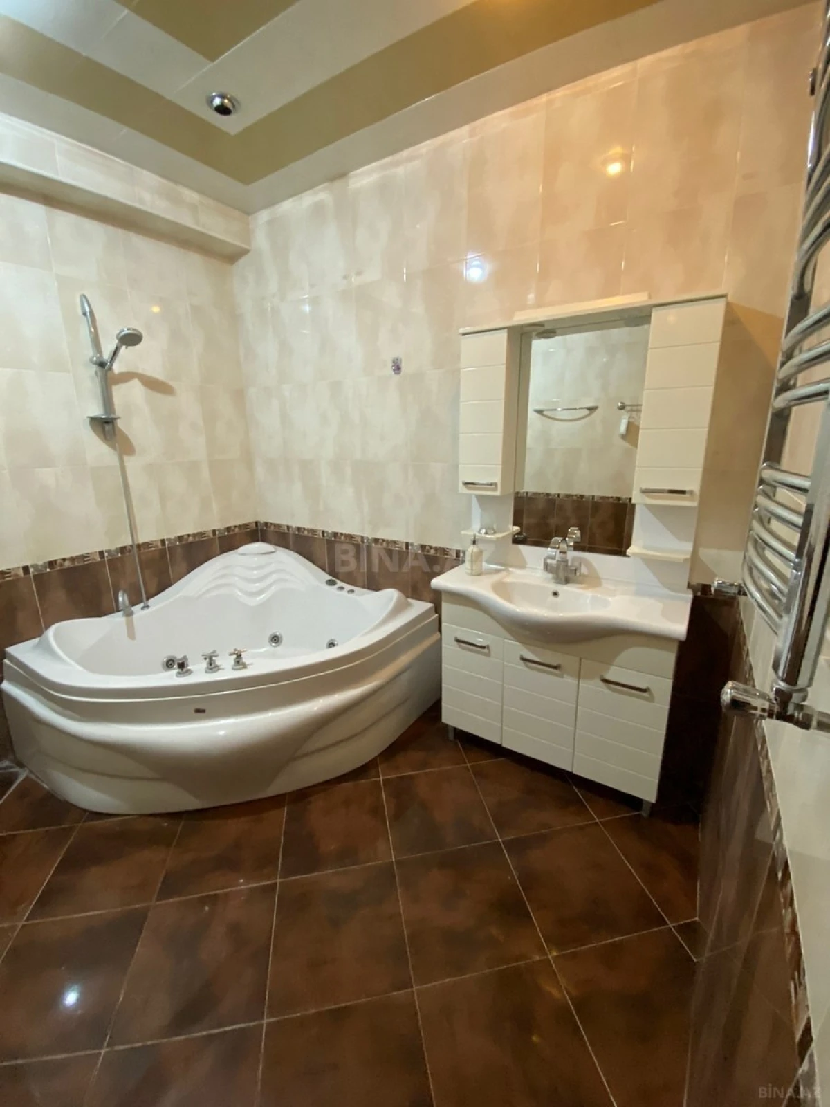 Kirayə verilir 3 otaqlı mənzil 139 m²