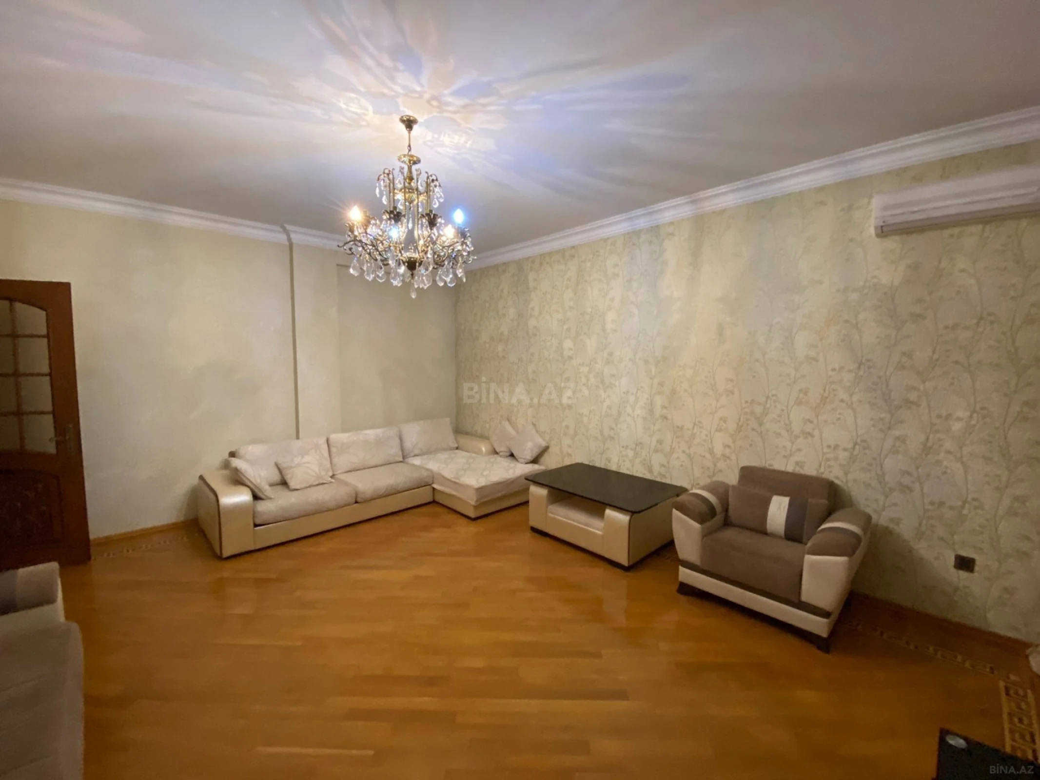 Kirayə verilir 3 otaqlı mənzil 139 m²