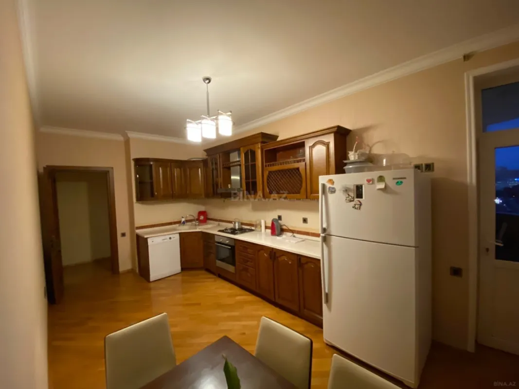 Kirayə verilir 3 otaqlı mənzil 139 m²