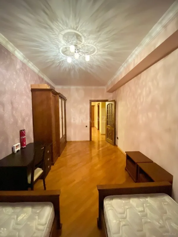 Kirayə verilir 3 otaqlı mənzil 139 m²