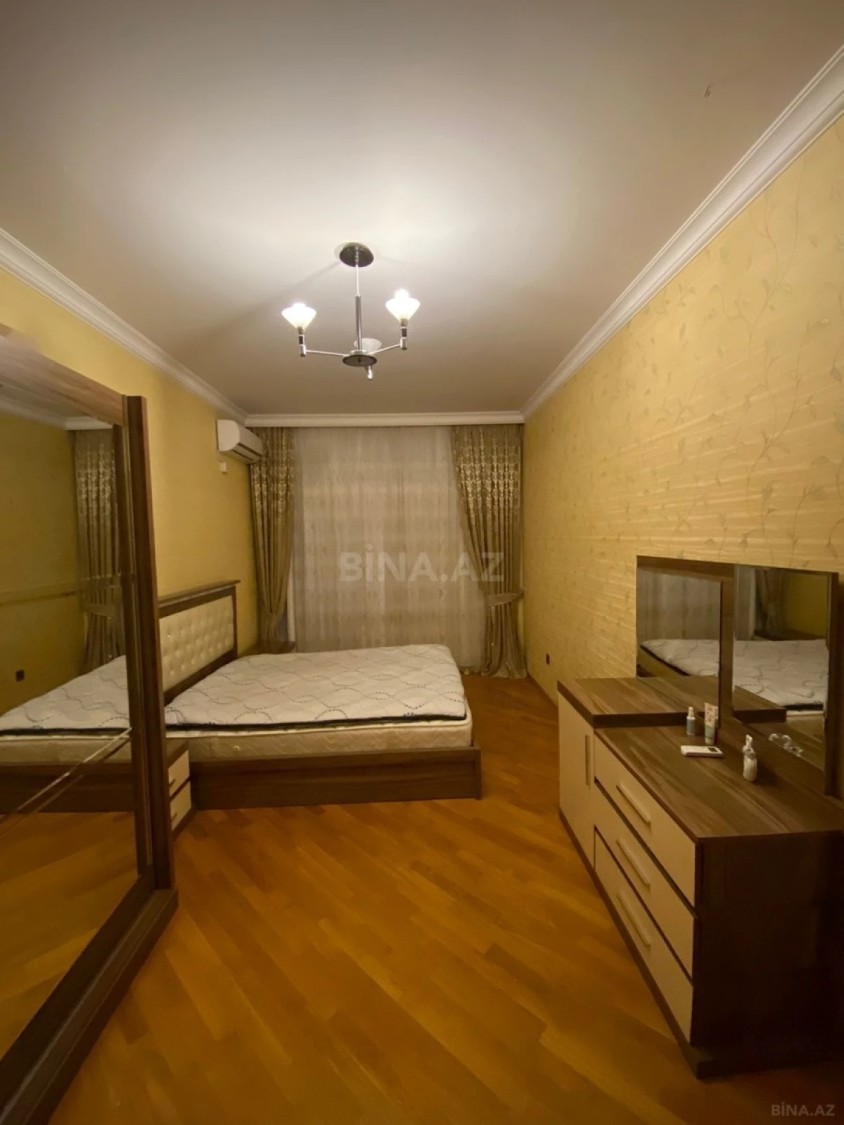 Kirayə verilir 3 otaqlı mənzil 139 m²