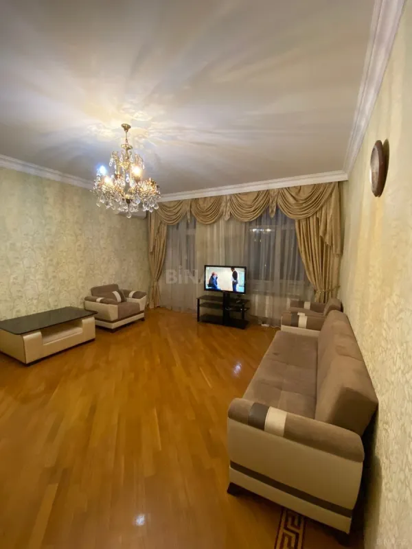 Kirayə verilir 3 otaqlı mənzil 139 m²