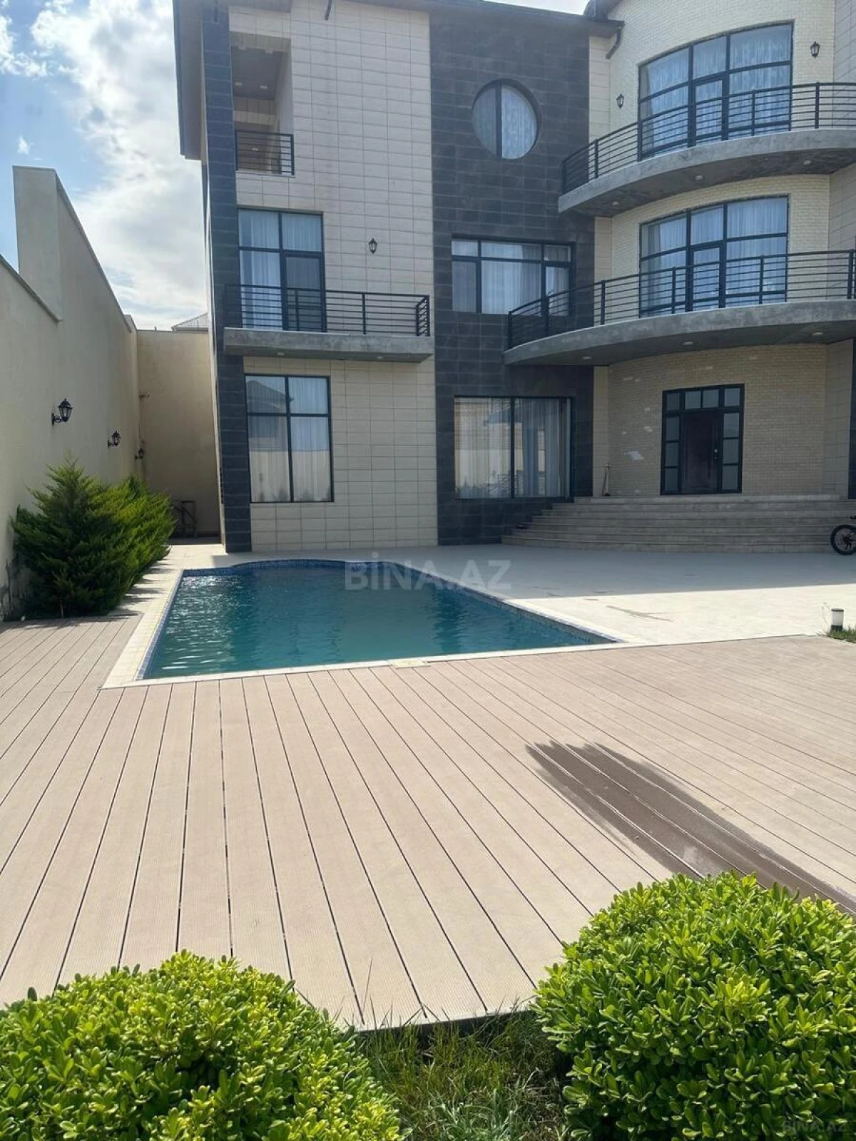 Kirayə verilir 7 otaqlı həyət evi 1200 m²