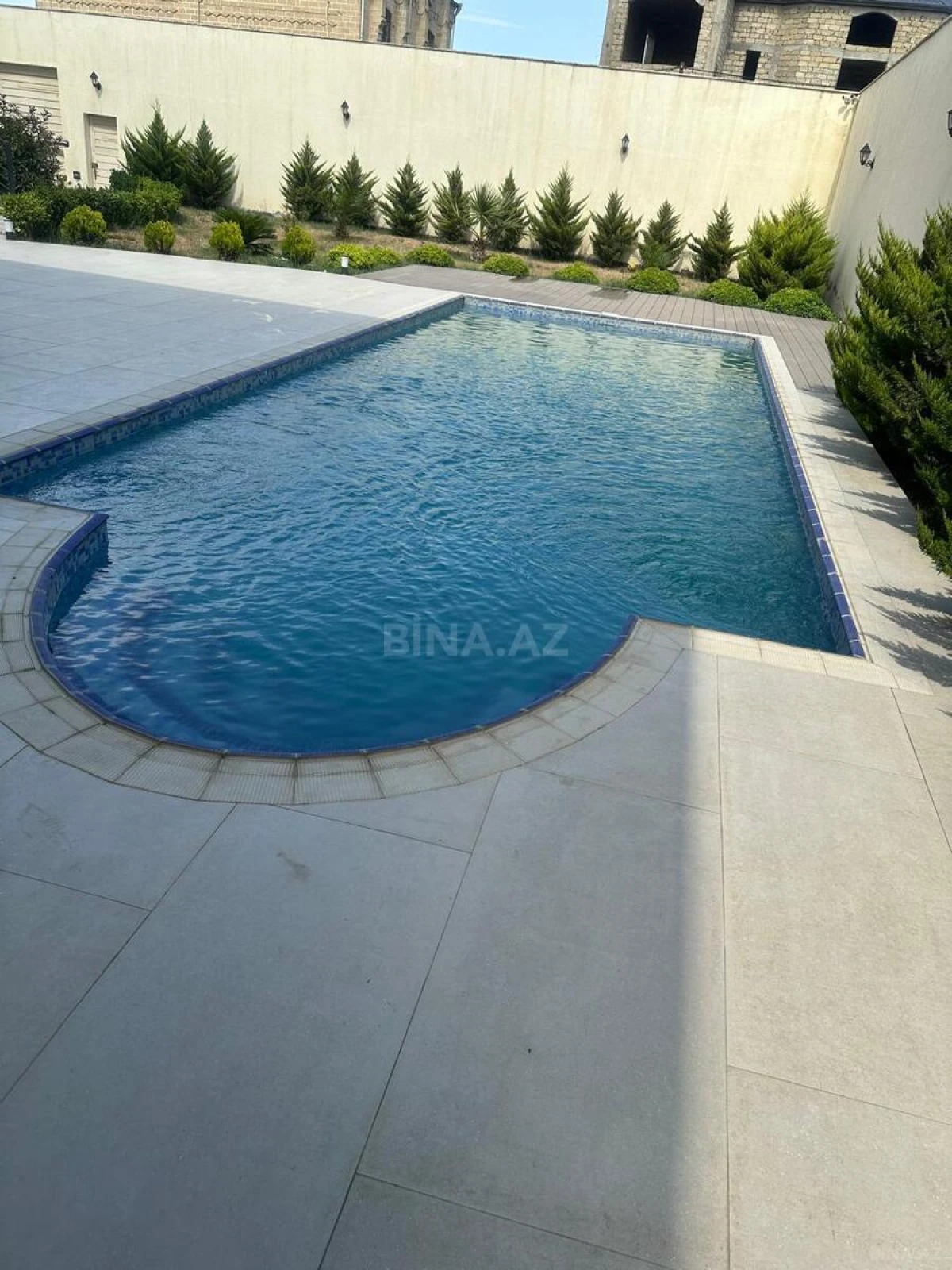 Kirayə verilir 7 otaqlı həyət evi 1200 m²