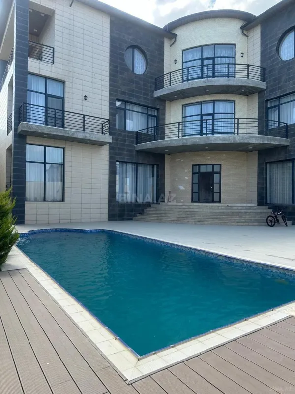 Kirayə verilir 7 otaqlı həyət evi 1200 m²