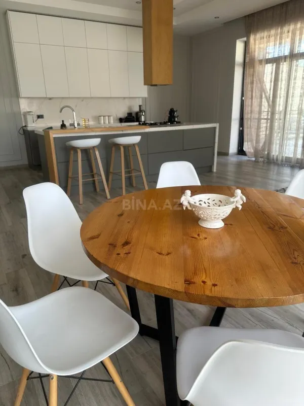 Kirayə verilir 7 otaqlı həyət evi 1200 m²