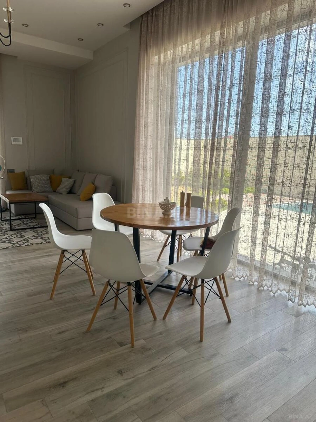 Kirayə verilir 7 otaqlı həyət evi 1200 m²