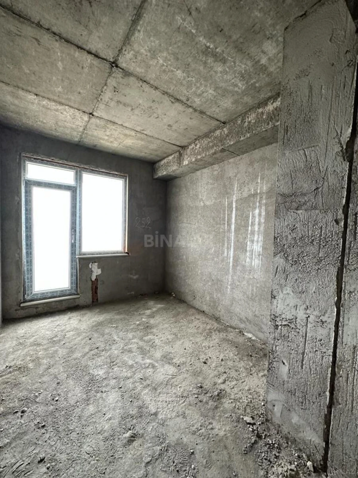 Satılır 5 otaqlı mənzil 233 m²