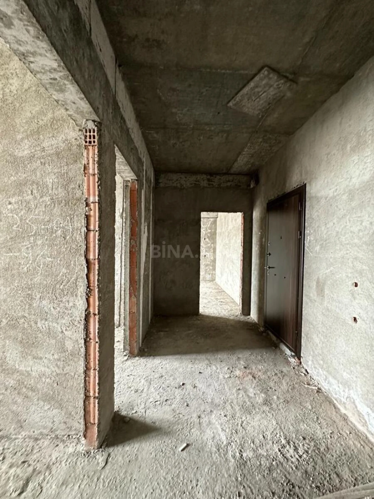 Satılır 5 otaqlı mənzil 233 m²