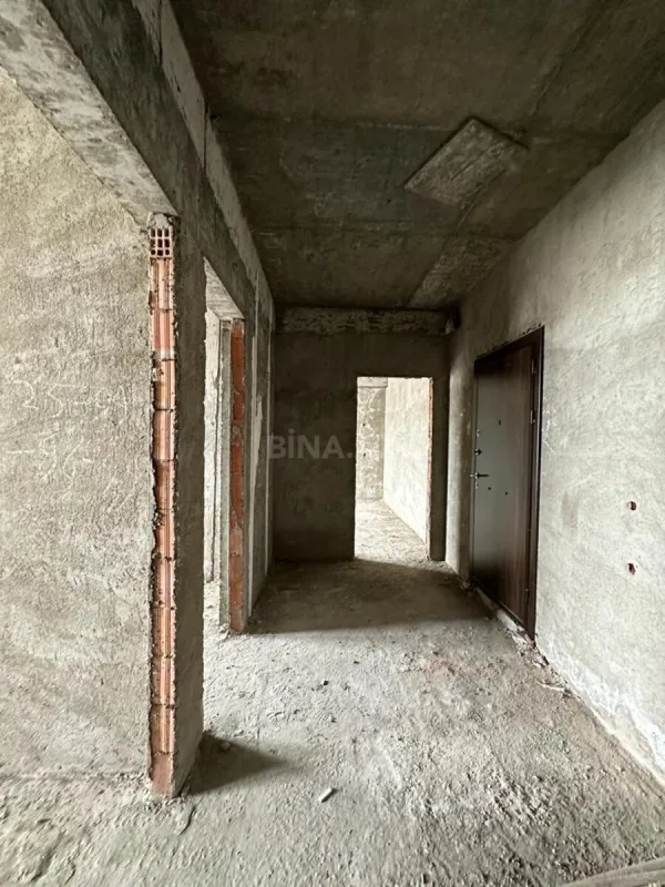 Satılır 5 otaqlı mənzil 233 m²