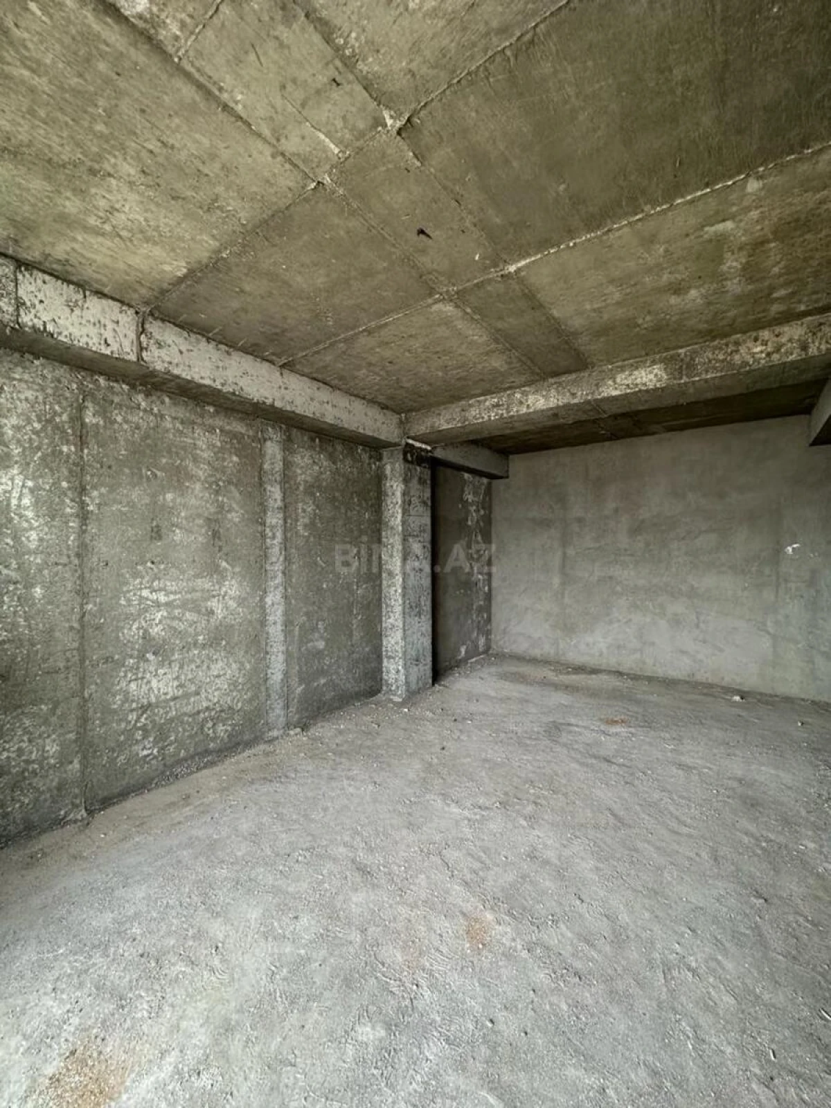 Satılır 5 otaqlı mənzil 233 m²