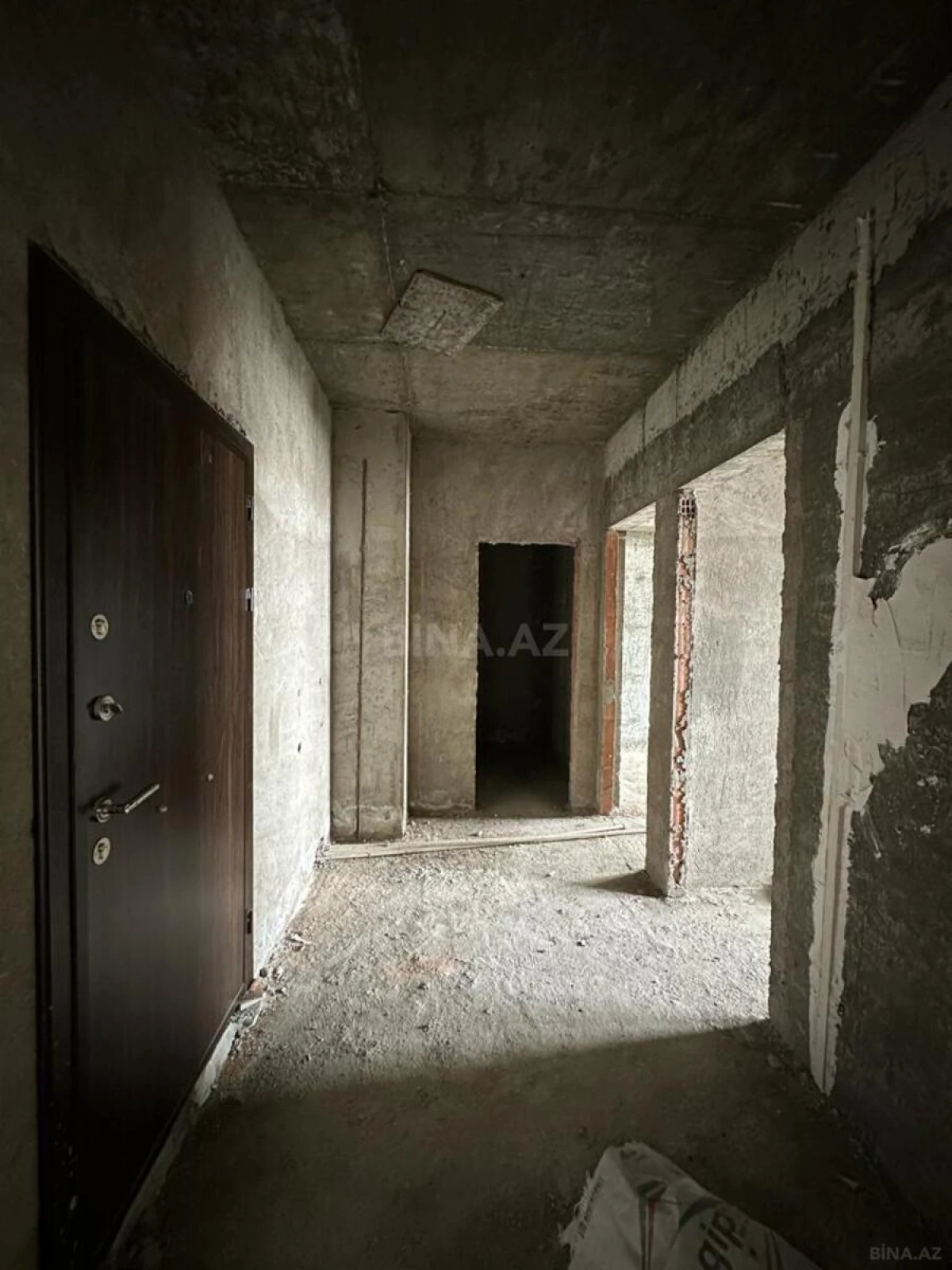 Satılır 5 otaqlı mənzil 233 m²