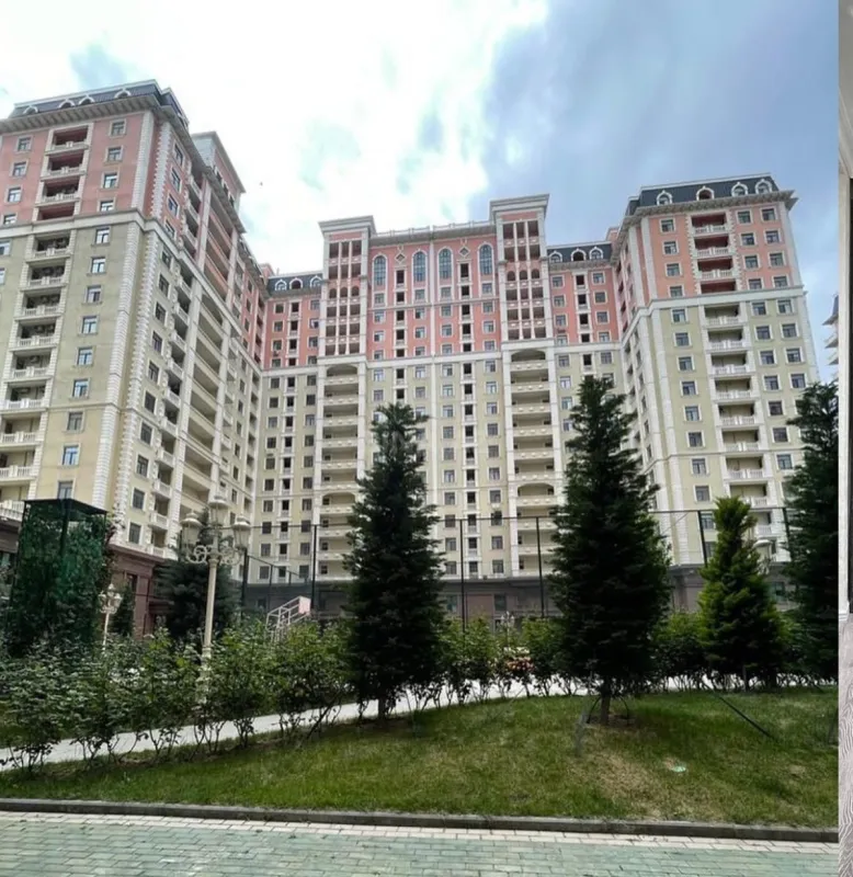 Satılır 2 otaqlı mənzil 86 m²