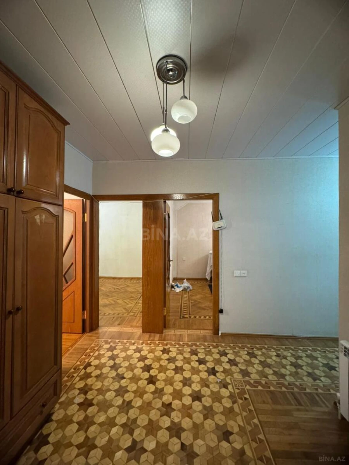 Satılır 4 otaqlı mənzil 95 m²