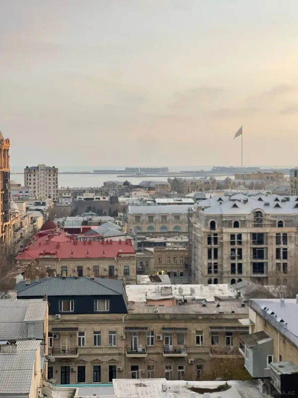 Satılır 4 otaqlı mənzil 200 m²