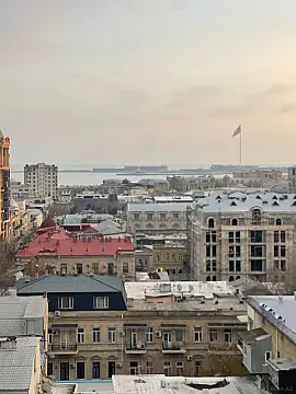 Satılır 4 otaqlı mənzil 200 m²